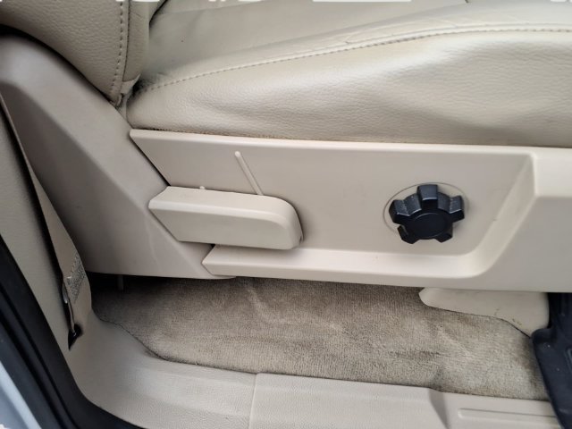 Used 2010 Ford Expedition 4WD image 28