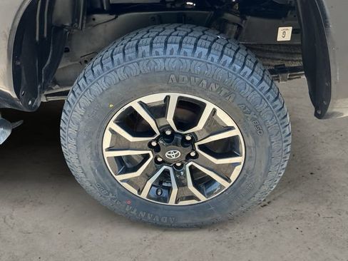 Used 2020 Toyota Tacoma TRD Sport w/ Blackout Package AWD/4WD image 14