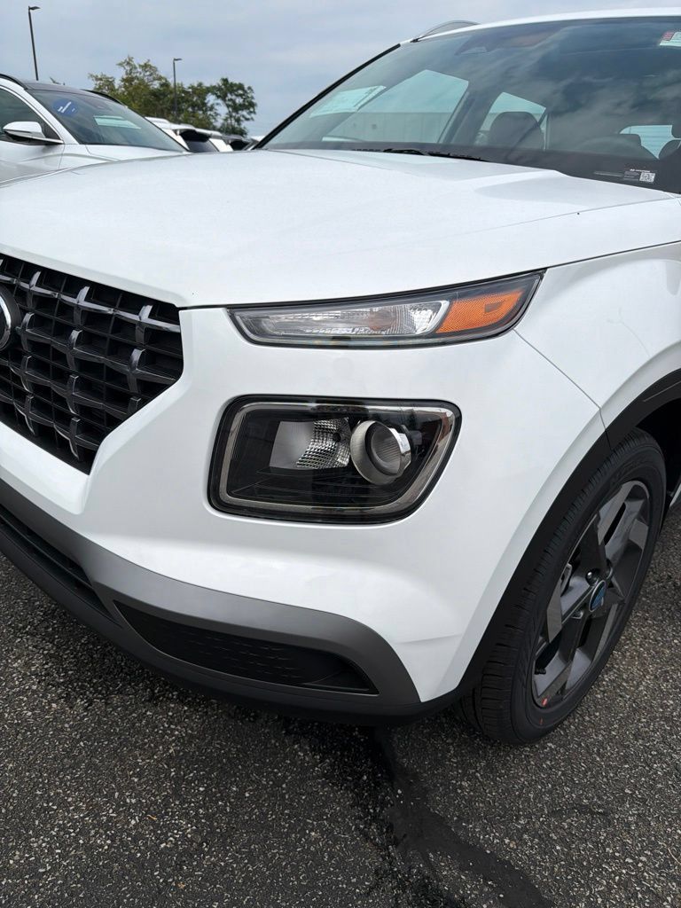 New 2026 Hyundai Venue SEL FWD image 9
