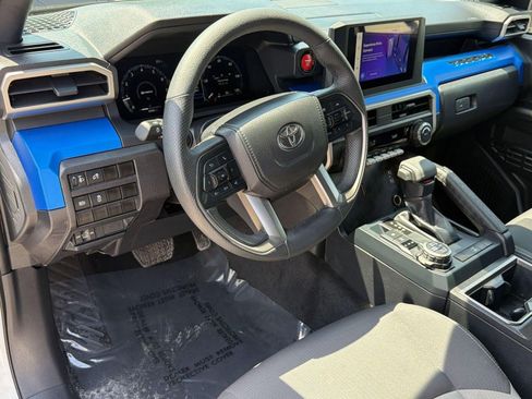 Used 2025 Toyota Tacoma TRD Off-Road AWD/4WD image 4