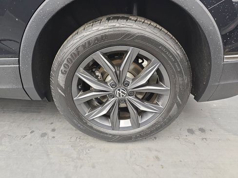 Used 2023 Volkswagen Tiguan SE image 13