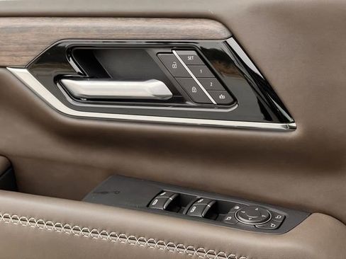 Used 2025 GMC Yukon Denali Ultimate image 20