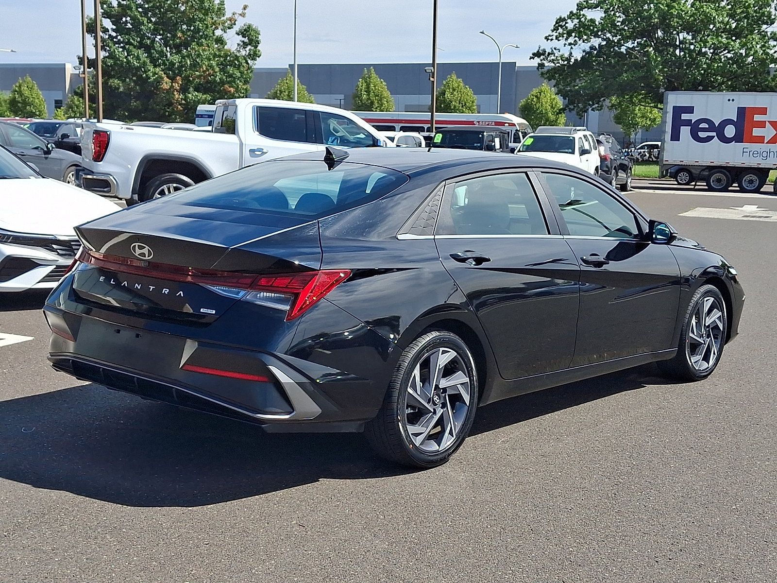 Certified 2025 Hyundai Elantra Limited FWD image 6