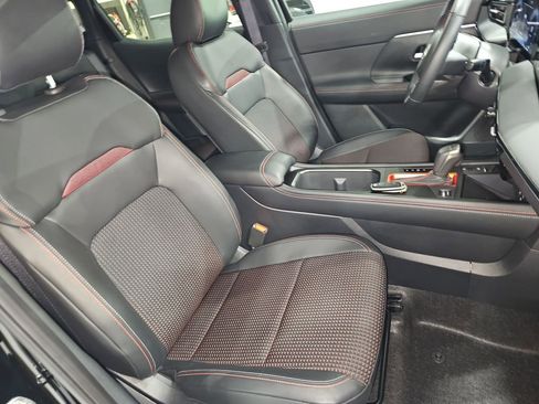 Used 2025 Nissan Kicks SR image 16