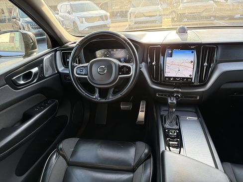 Used 2021 Volvo XC60 T5 R-Design image 23