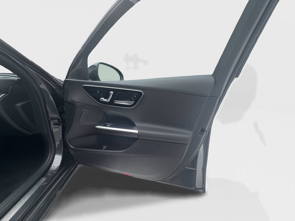 Used 2025 Mercedes-Benz C 300 4MATIC Sedan image 30
