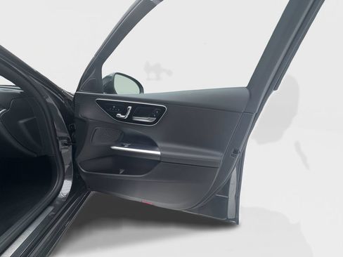 Used 2025 Mercedes-Benz C 300 4MATIC Sedan image 30