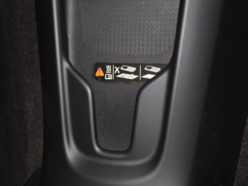 Used 2024 Chevrolet Corvette Stingray Preferred Cpe w/ Z51 Performance Package RWD image 29