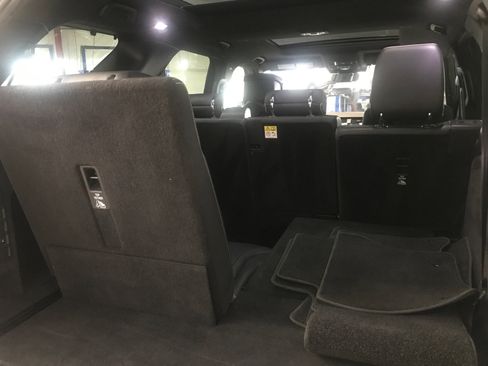 Used 2022 Land Rover Discovery S R-Dynamic image 29