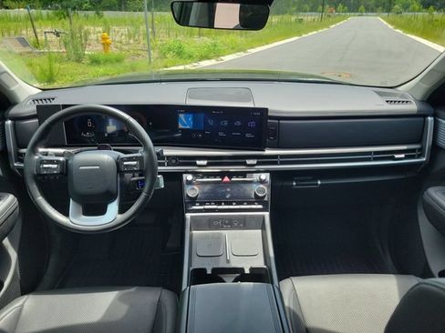 Used 2025 Hyundai Santa Fe SEL FWD image 11