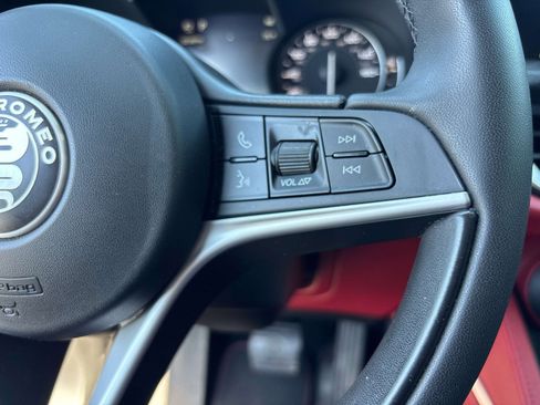 Used 2019 Alfa Romeo Stelvio AWD w/ Nero Edizione image 18