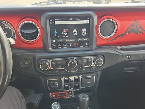 Used 2022 Jeep Wrangler Unlimited Rubicon w/ Dual Top Group AWD/4WD image 18