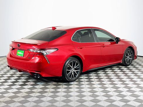 Used 2021 Toyota Camry SE w/ Convenience Package FWD image 10