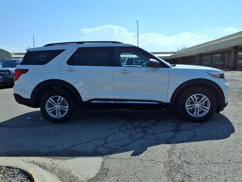 Used 2024 Ford Explorer XLT w/ Equipment Group 202A AWD/4WD image 6
