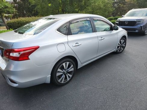 Used 2016 Nissan Sentra SL w/ Technology Package FWD image 9