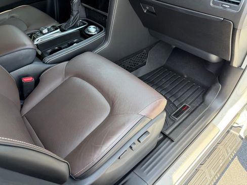 Used 2024 INFINITI QX80 Premium Select w/ Cargo Package AWD/4WD image 16