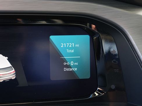 Used 2025 Volkswagen Atlas Cross Sport SE image 35