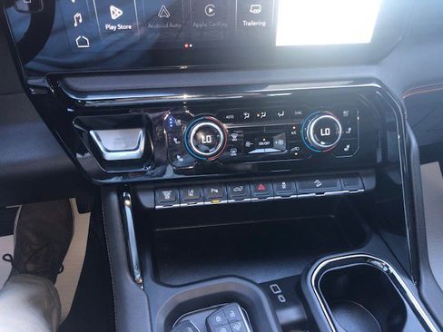 Used 2025 GMC Sierra 2500 AT4 w/ AT4 Premium Plus Package image 15