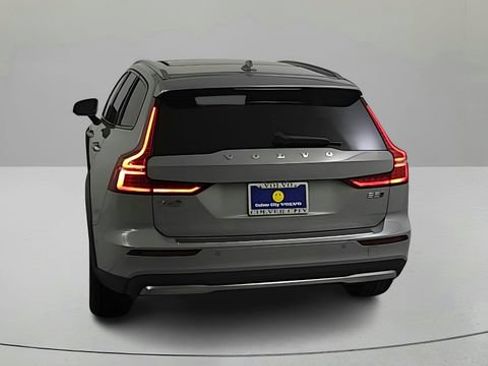 Certified 2026 Volvo V60 B5 Cross Country Plus w/ Climate Package AWD/4WD image 5