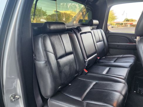 Used 2013 Chevrolet Avalanche LT image 21