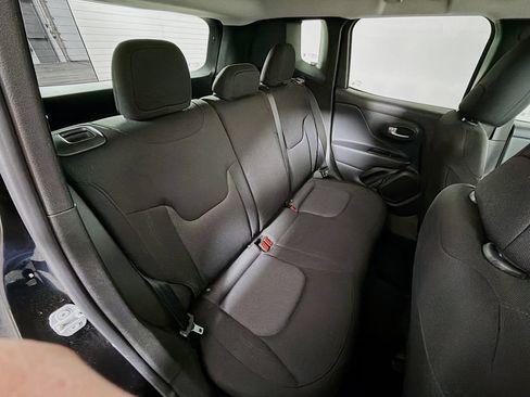 Used 2023 Jeep Renegade Latitude AWD/4WD image 25