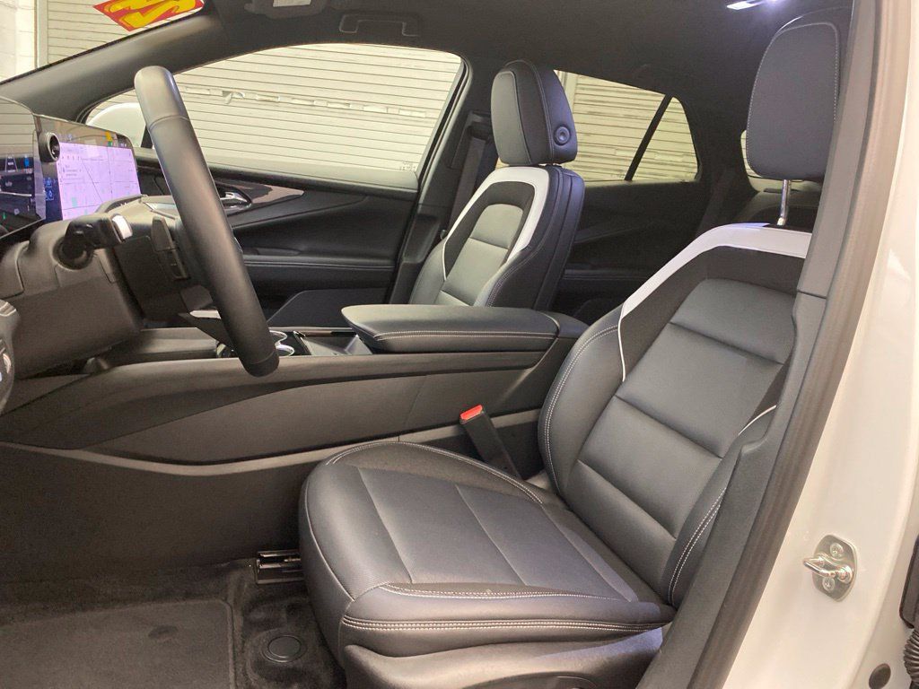 Used 2024 Chevrolet Blazer EV LT AWD/4WD image 19