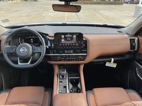 Used 2025 Nissan Pathfinder Platinum w/ Cargo Package image 29