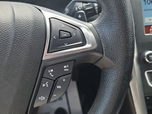 Used 2018 Ford Fusion SE w/ Fusion SE Technology Package FWD image 10
