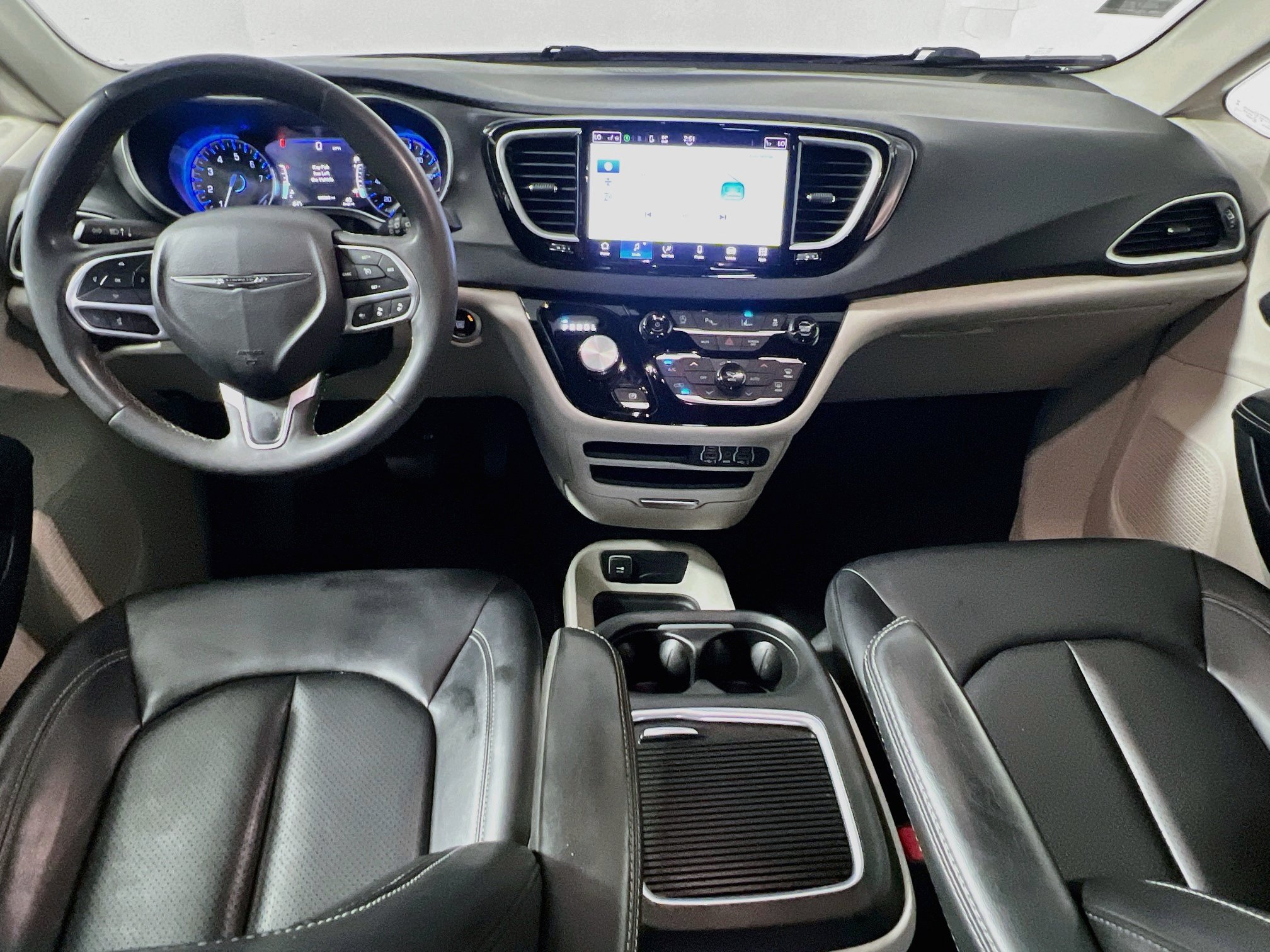 Used 2023 Chrysler Pacifica Touring-L FWD image 29