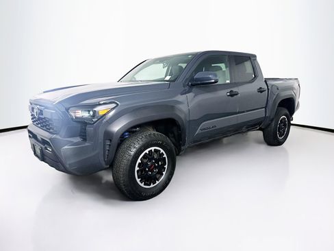 Used 2025 Toyota Tacoma TRD Off-Road image 3