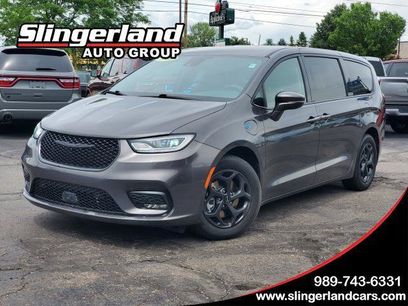 Used 2022 Chrysler Pacifica Touring-L w/ Uconnect Theater Family Group