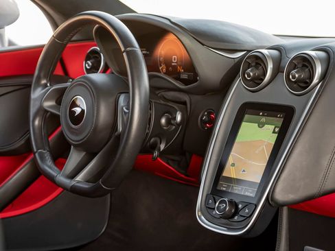 Used 2019 McLaren 570S Spider RWD image 27