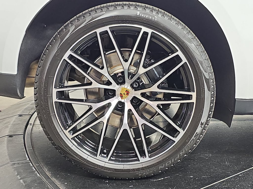 Certified 2026 Porsche Macan AWD/4WD image 29