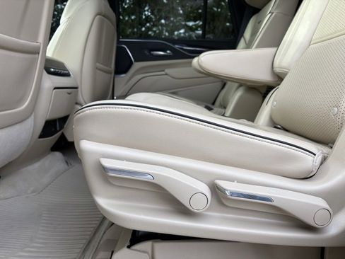 Used 2022 Cadillac Escalade Premium Luxury image 19