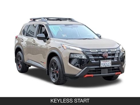 Used 2025 Nissan Rogue SV AWD/4WD image 2