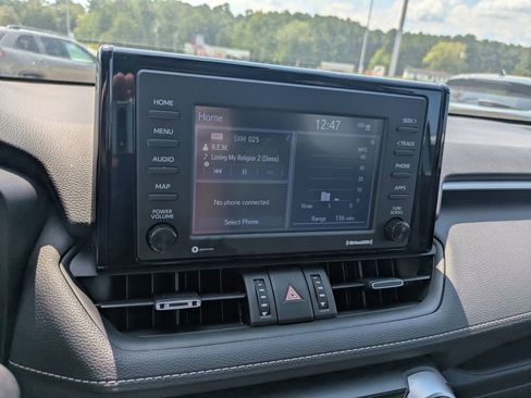 Used 2022 Toyota RAV4 XLE Premium image 14