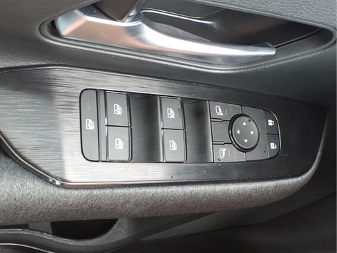 Certified 2025 Nissan Kicks SV FWD image 24