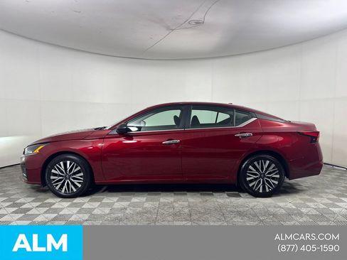 Used 2025 Nissan Altima 2.5 SV FWD image 11