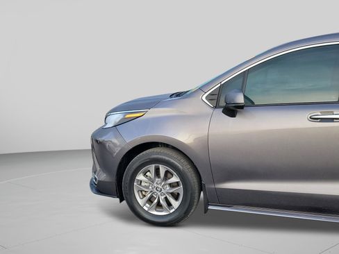 Used 2024 Toyota Sienna XLE image 20