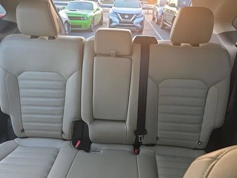 Used 2018 Ford Edge SEL w/ Equipment Group 201A FWD image 12