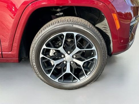 Used 2024 Jeep Grand Cherokee Summit image 32