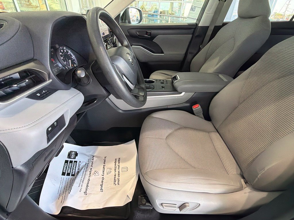 Used 2023 Toyota Highlander L FWD image 20