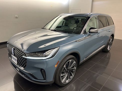 Used 2026 Lincoln Aviator Reserve image 3