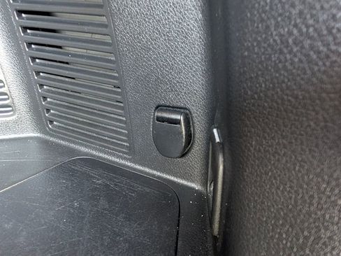 Used 2019 Nissan Rogue SV image 14