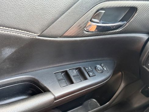 Used 2017 Honda Accord Sport image 11