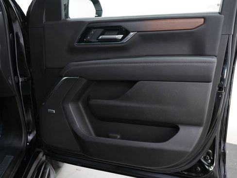 Used 2025 GMC Yukon Denali AWD/4WD image 11