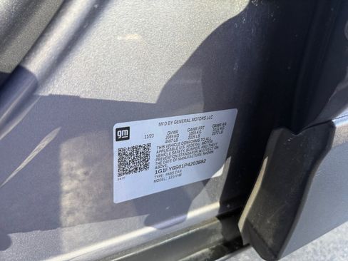 Used 2023 Chevrolet Bolt EUV LT w/ Comfort Package FWD image 21