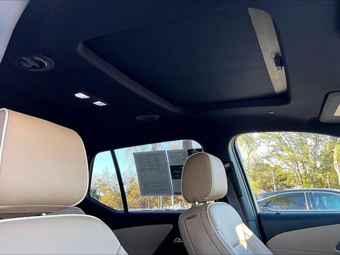 Used 2023 Chevrolet Traverse Premier image 15