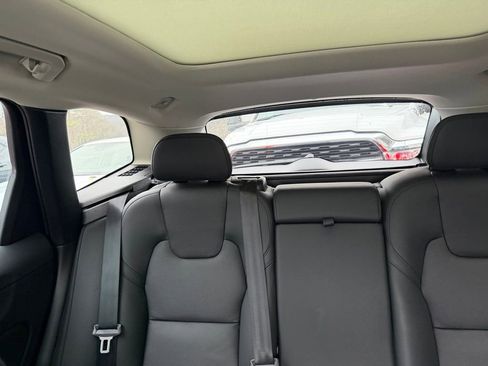 Used 2024 Volvo XC60 B5 Plus image 17