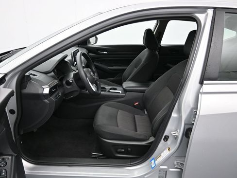 Certified 2025 Nissan Altima 2.5 SV FWD image 14